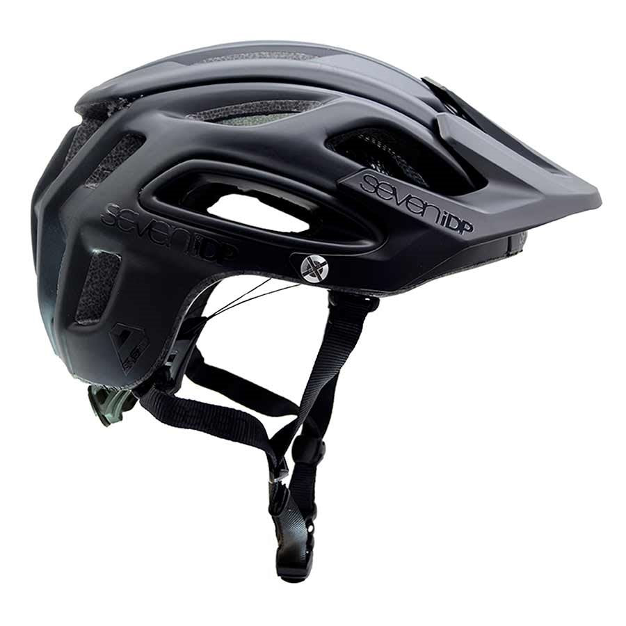 7idp helmet for the bike park